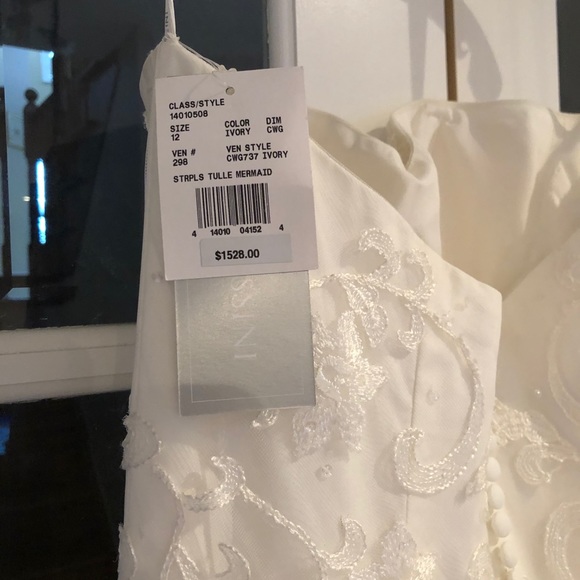 New Tags on Wedding Dress - Never Warn - Picture 9 of 9